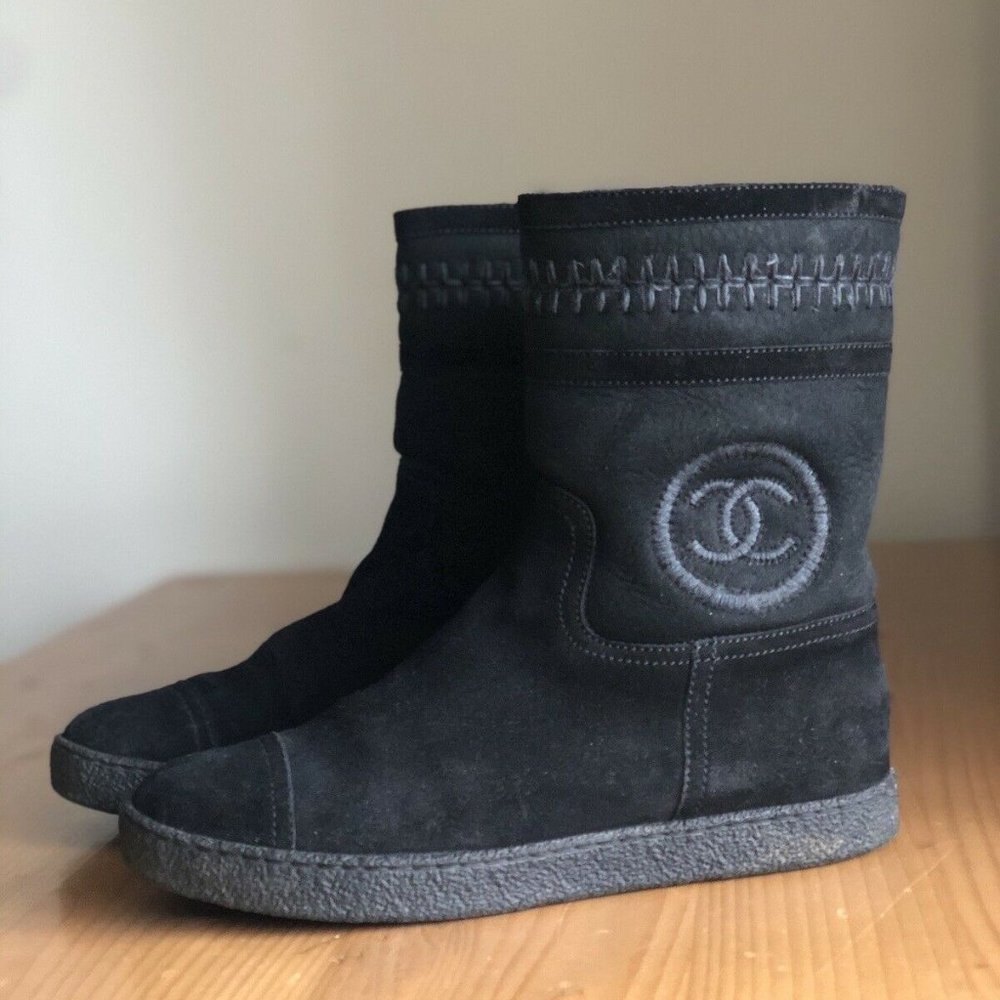 CHANEL Black Suede Leather CC Logo Shearling Boots